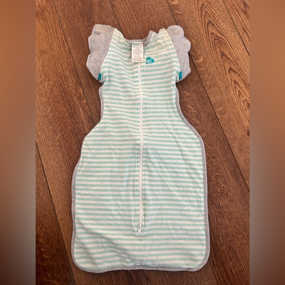Love to dream transition swaddle size medium tog 1.0